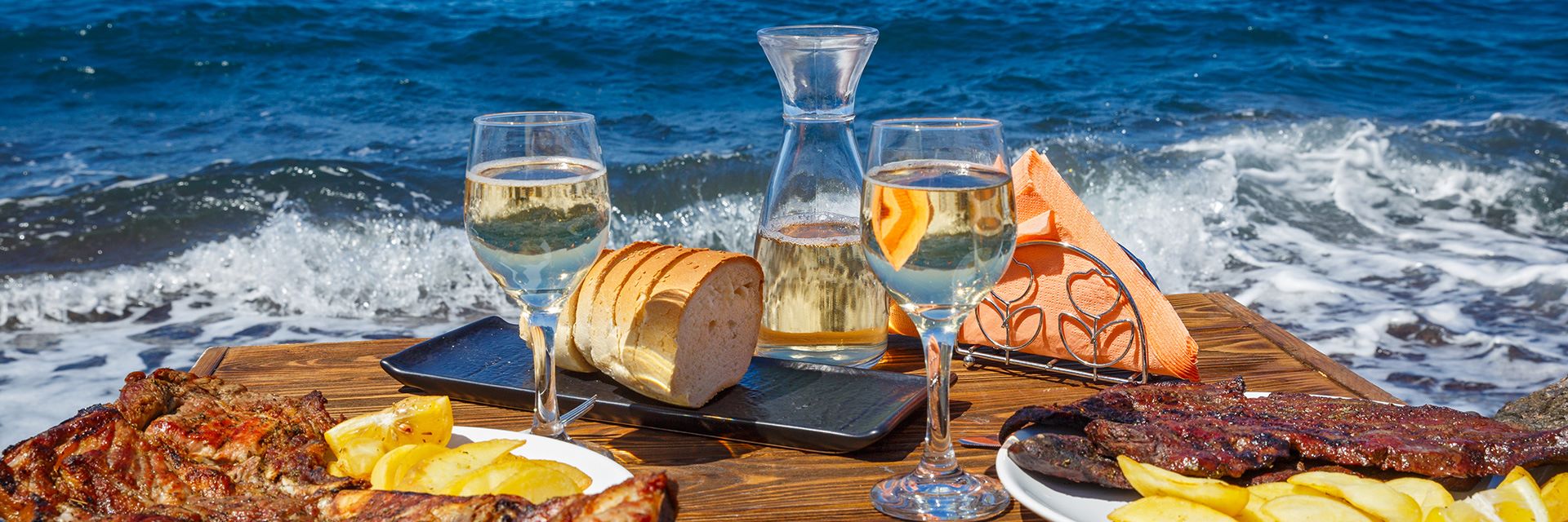Dining facility available at Hotel Victorian Inn Monterey